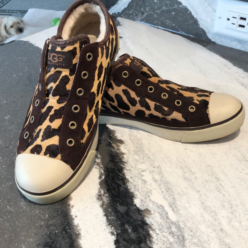 UGG leopard & sherling tennis sz 8 Slip on - no tying laces 🥳